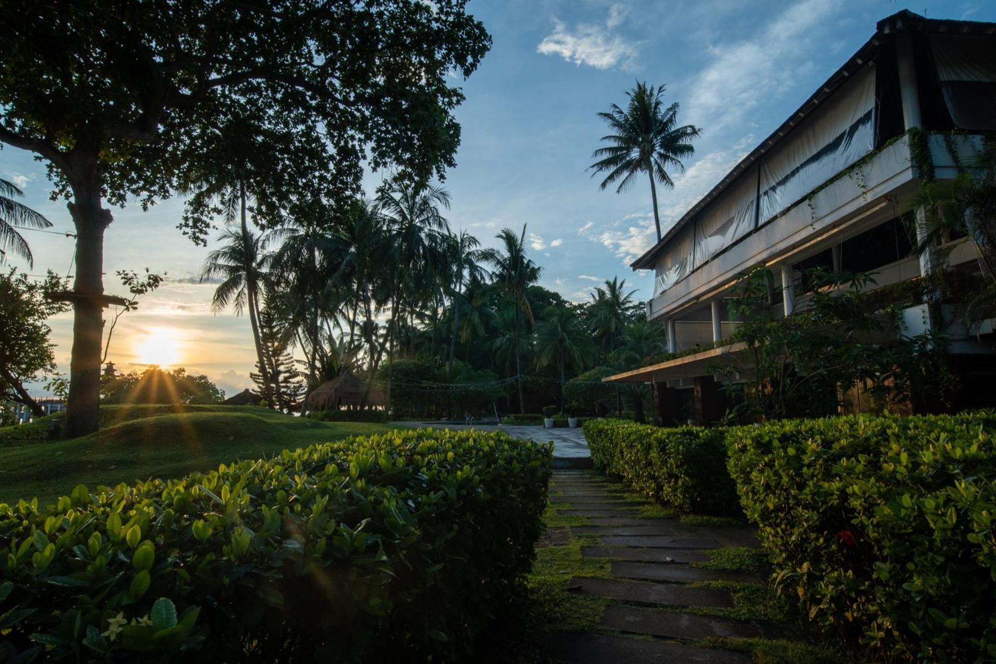 Turi Beach Resort Nongsa Ngoại thất bức ảnh