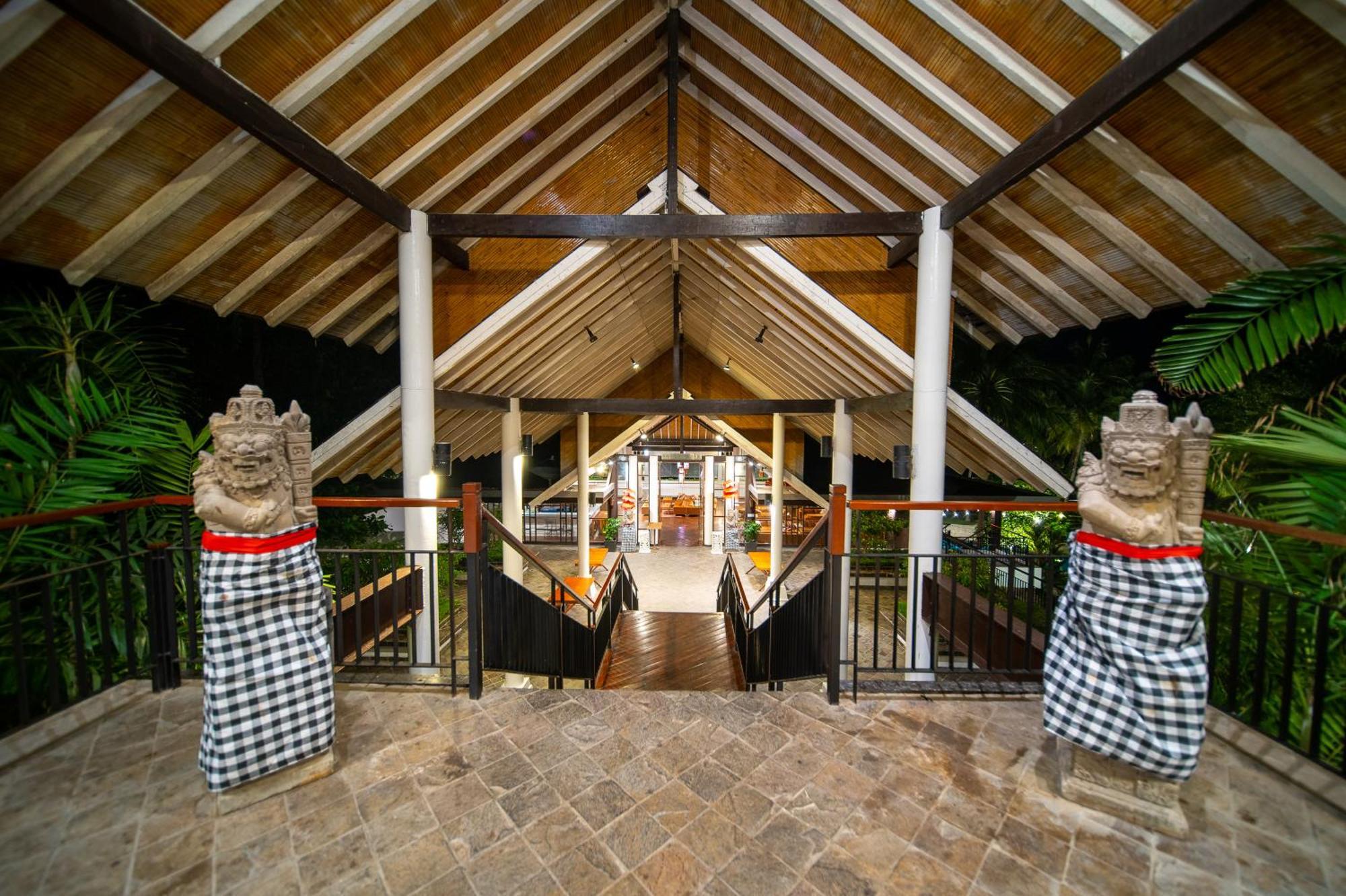 Turi Beach Resort Nongsa Ngoại thất bức ảnh